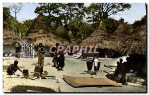 Postcard Modern L & # 39Afrique Colored Scene Of Life At Village