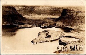 Vtg Grand Coulee WA Alligator Head at Dry Falls Tourists RPPC 1930s Postcard