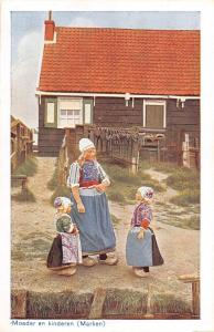 BR56130 Moeder en kinderen folklores costume Marken      Netherlands