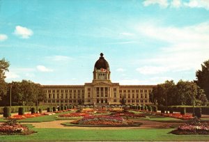 CONTINENTAL SIZE POSTCARD LEGISLATIVE BUILDING AT REGINA SASKATCHEWAN CANADA