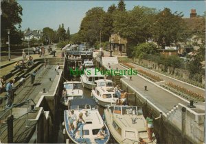 Berkshire Postcard - Boulters Lock, Maidenhead RR11426