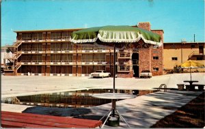 View of Golden Inn Motel on US Hwy 19 North, Dahlonega GA Vintage Postcard H64