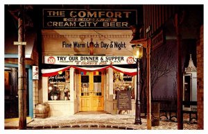 Postcard RESTAURANT SCENE Milwaukee Wisconsin WI AR3014