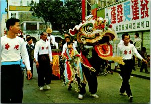 Postcard Hong Kong The Lion Dance During Chinese New Year Celebrations 1980s K23