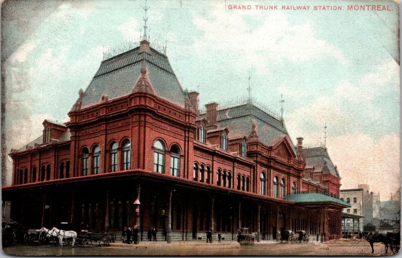 Postcard Grand Trunk Railway Station in Montreal, Canada