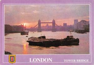 BR92402 london tower bridge ship bateaux   uk