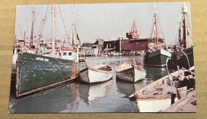 VINT UNUSED POSTCARD - FISHERMAN'S ANCHORAGE, GLOUCESTER, MASSACHUSETTS