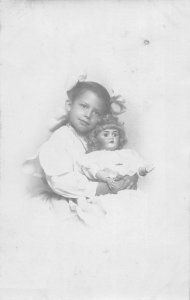 H8/ Interesting RPPC Postcard c1910 Pretty Girl with Doll Beautiful 17