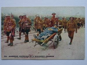 Scotland Military WW1 GORDONS AND A WOUNDED GERMAN Daily Mail War Pic Postcard