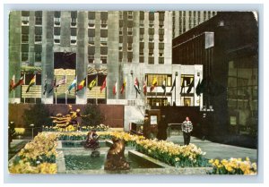 Vintage Rockefeller Center Promenade Fountain. Postcard F118E