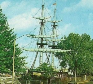 Postcard: Flagship Niagara Resting State St. & Public Dock Erie, Pa. Unposted 