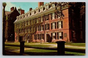 Connecticut Hall Of Yale University in NEW HAVEN CT Vintage Postcard 0815