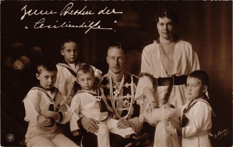 CPA AK Kronprinzenpaar und Familie GERMAN ROYALTY (701711)