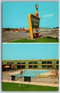 Roadside~Bloomington Illinois~Holiday Inn Entrance & Pool Views~Vintage Postcard