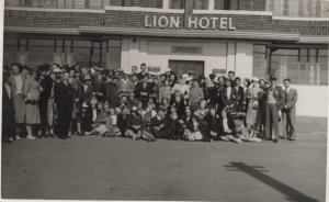 Genealogy Postcard - Ancestors - Group of People Outside The Lion Hotel  RS21617