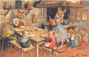 F72/ Dressed Mice Rat Alfred Mainzer Animal Postcard Cabin Kitchen 8