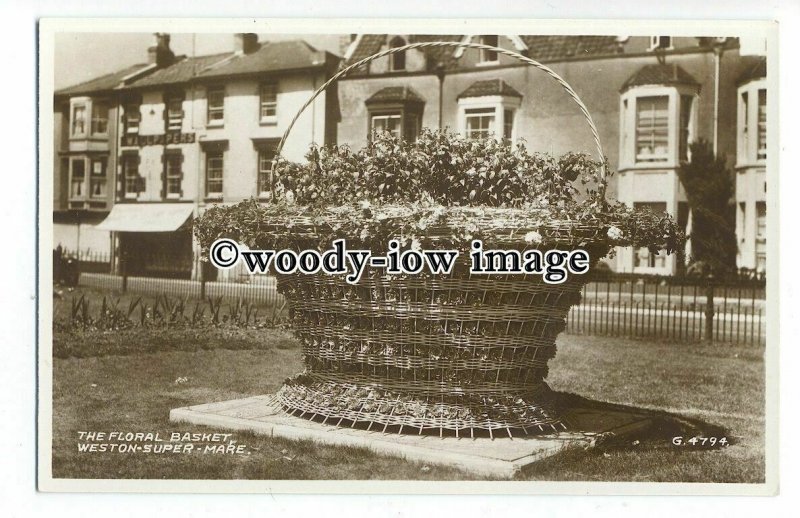 tq1165 - The Large  Floral Basket flower display, Weston-Super-Mare - postcard 