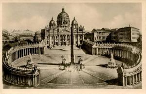 Italy - Rome. Piazza of the Basilica of St Peter    *RPPC