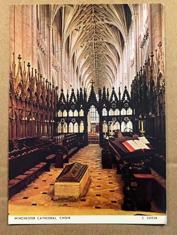 UNUSED POSTCARD -  WINCHESTER CATHEDRAL - CHOIR, WINCHESTER, ENGLAND