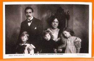 AA8492 - VINTAGE POSTCARD - CINEMA ACTORS: MR MRS KENNERLEY RUMFORD AND CHILDREN-