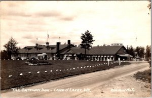 RPPC The Gateway Inn, Land o' Lakes WI Vintage Postcard V67