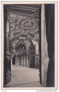 RP: VATICAN , 00-10s ; Ingresso alla Sala Ducale