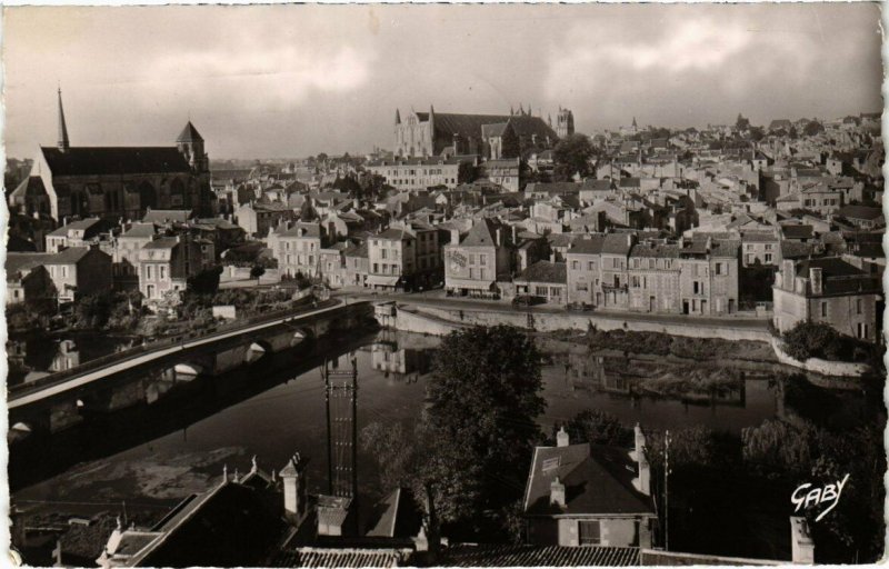 CPA Poitiers Vue générale (111708)