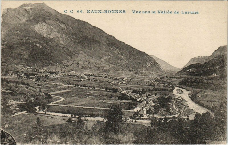 CPA EAUX-BONNES Vue sur la Vallee de Laruns (1143105)