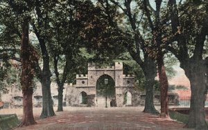 Vintage Postcard Ancient Gateway Broad Walks King's Lynn Norfolk England UK