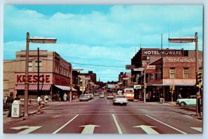 c1950 South Eighth Street Classic Cars Hotel Howard Manitowoc Wisconsin Postcard