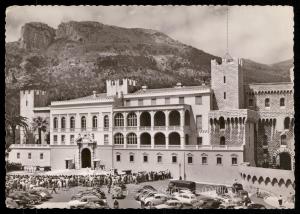 Le Palais Princier - La releve de la Garde