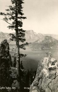 OR - Crater Lake. Wizard Island.   *RPPC