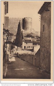 France Avignon Une Vieille Rue dominee par le Fort Saint Andre