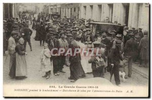 Soissons - during the bombardment - Tobacco Distribtion by & # 39Administrati...