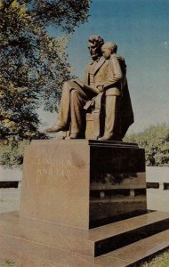 LINCOLN & TAD Iowa State Capitol Statue Abraham Lincoln c1960s Vintage Postcard