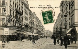 CPA Lyon- Rue de la Republique et Place Le Viste FRANCE (1025370)