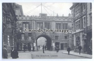 tq0318 - Lincs - The Stonebow, County Arms, & C.Pratt & Sons, Lincoln - postcard