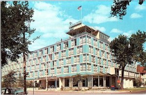 Postcard HOTEL SCENE Milwaukee Wisconsin WI AI7402