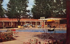 Kanab, Utah PARRY LODGE Roadside Swimming Pool Chrome Vintage Postcard 1950s