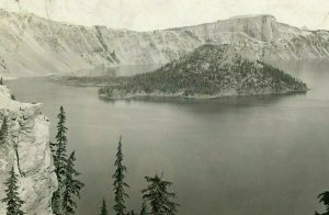 Postcard RPPC View of Crater Lake in Crater Lake National Forest, OR.  T7