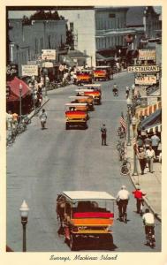 MACKINAC ISLAND, MI Michigan  STREET SCENE Surreys~Ryba's Fudge  Chrome Postcard