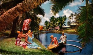 Hawaii Tourists In Outrigger Canoe United Airlines Card