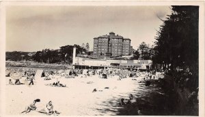 J43/ Australia Foreign Postcard c1940s Sydney? Beach Scene Buildings 173