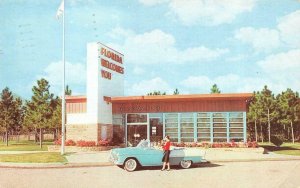 FL, Florida 1950's CONVERTIBLE~WOMAN & VISITORS at Information Station  Postcard