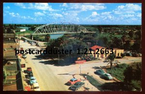 h5125 - BROWNSVILLE Texas Postcard 1960s International Bridge. Street View. Cars