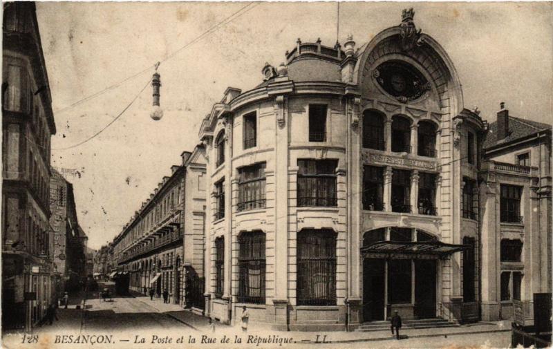 CPA BESANCON - La Poste et la Rue de la Republique (486977)