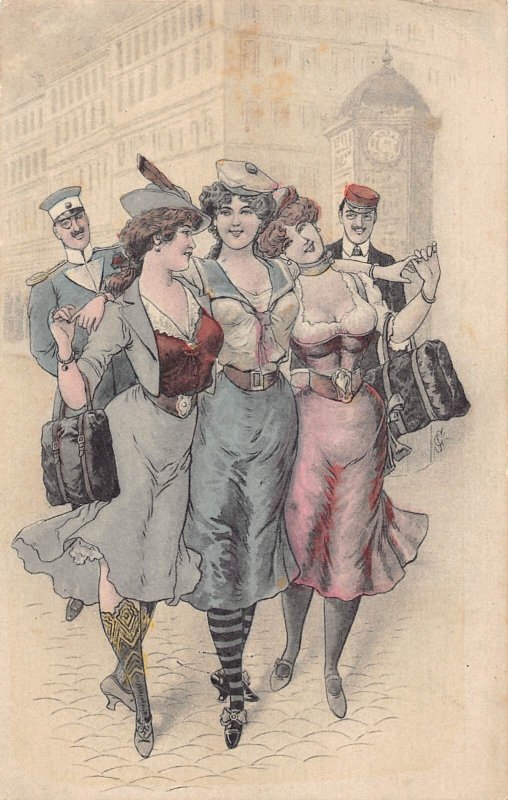 B150 Risque Policeman Man Chasing Glamour Women Friends postcard
