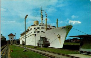 VINTAGE POSTCARD LARGE TOURIST SHIP ON MIRAFLORES LOCK PANAMA 1970s