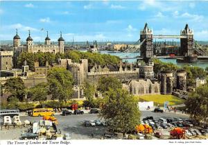 Bg32767  the tower of london and tower bridge uk car bus voiture