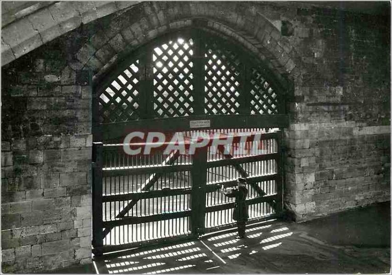 Postcard Modern Tower of London Traitors Gate